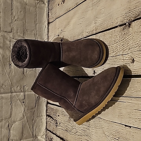 Purple Uggs - Picture 1 of 6
